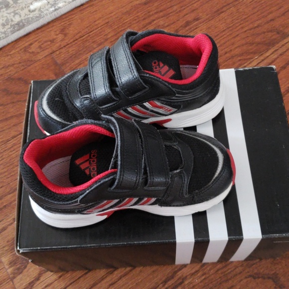 le adidas boys in scarpe da ginnastica adifit dimensioni 8k poshmark le adidas boys in scarpe da ginnastica adifit dimensioni 8k poshmark
